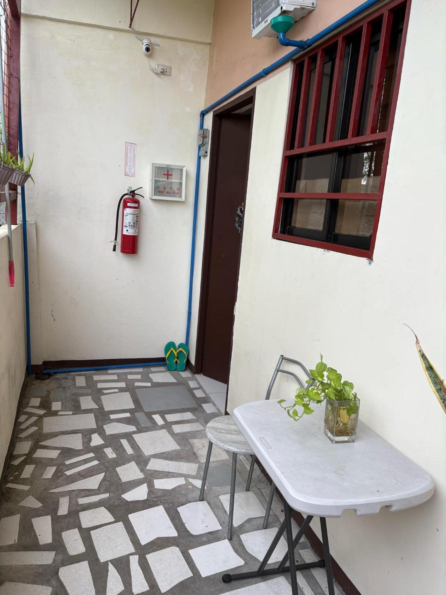 Airport Villamor Transient Rooms Manila Luaran gambar
